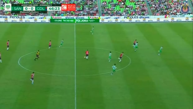 Chivas' super quick counter-attack finished off by 'Tepa' González